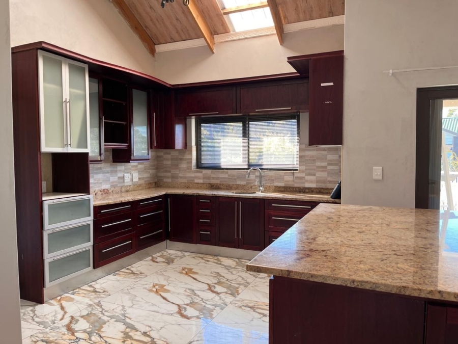 4 Bedroom Property for Sale in Palmiet Western Cape